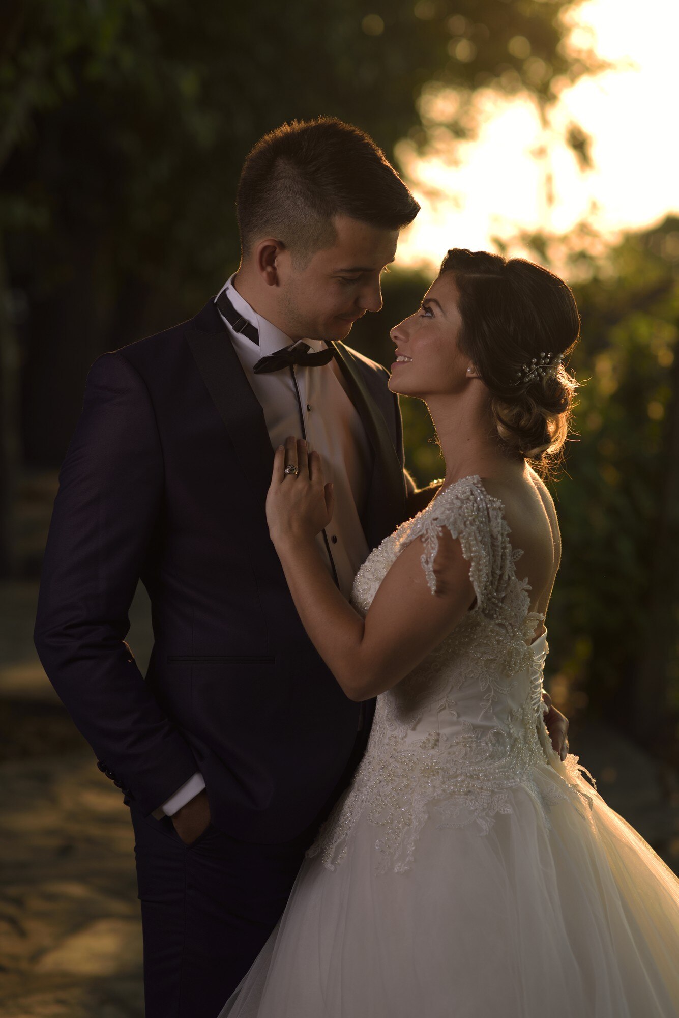 young-bride-groom-wedding-dress_181624-42560